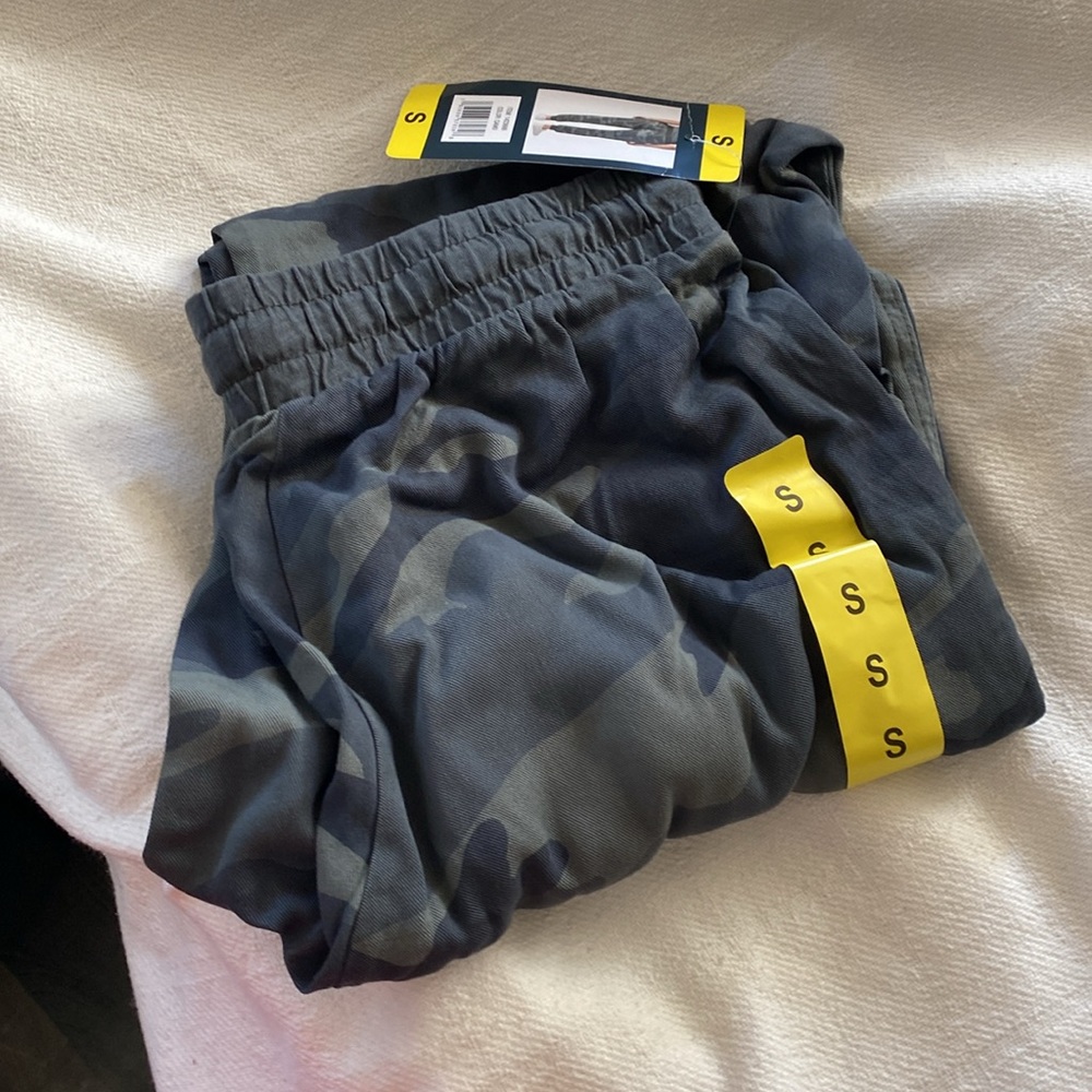 Splendid Ladies Camo Jogger Pant - Picture 4 of 7